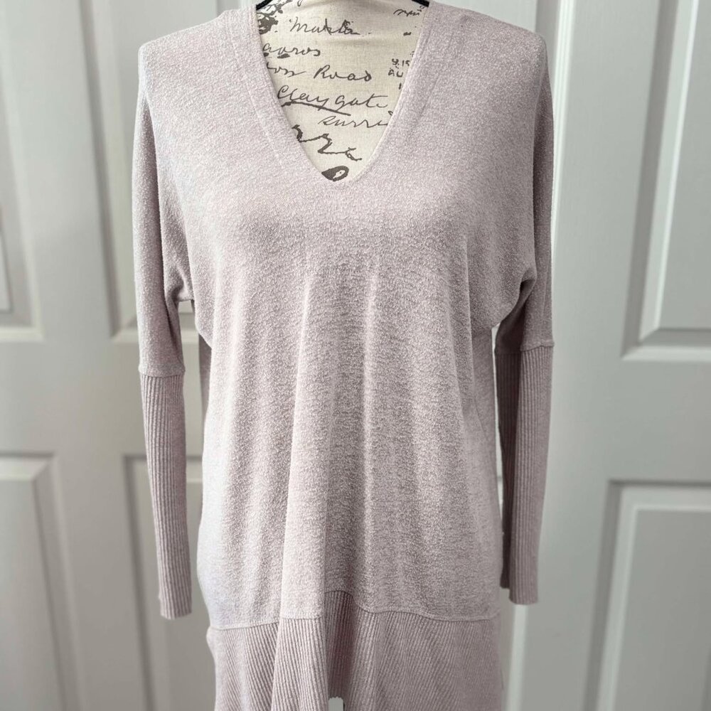 Pre-Loved Women's Long Pink V-Neck Top Measures 31" Long with Ribbed Sleeves